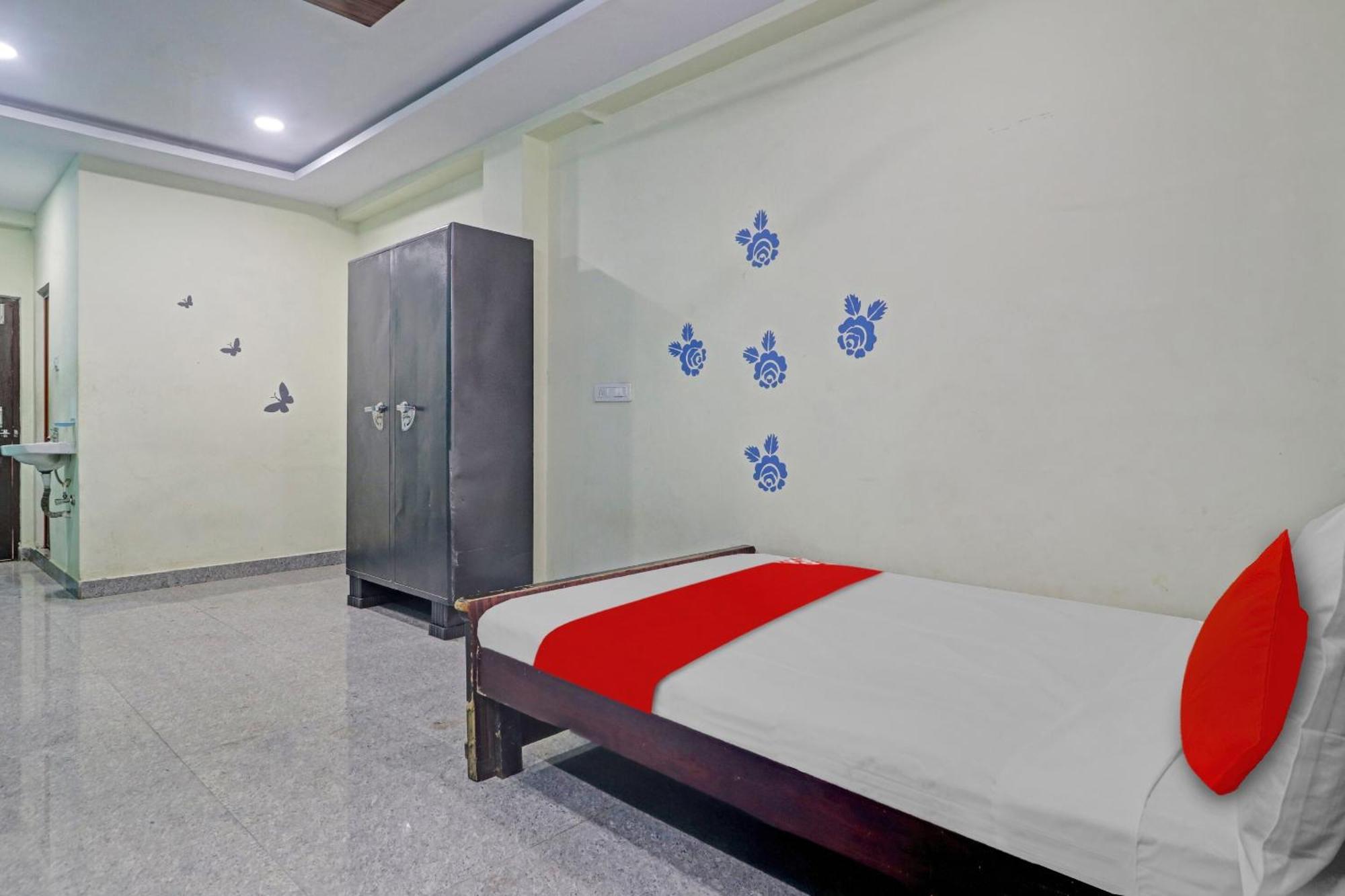 Hotel Oyo Flagship 81051 Sri Sai Manikanta Hajdarabad Zewnętrze zdjęcie
